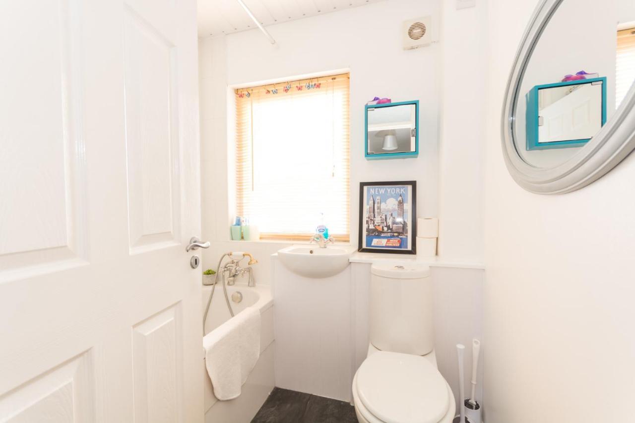 Excellent Location - City Centre - Parking - 4 Beds -2 Bedrooms 벨파스트 외부 사진
