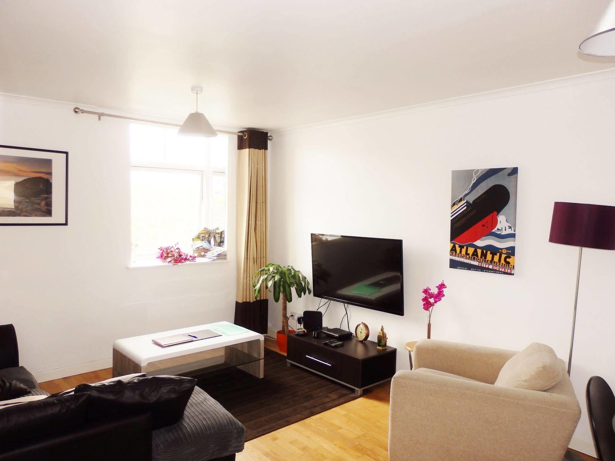 Excellent Location - City Centre - Parking - 4 Beds -2 Bedrooms 벨파스트 외부 사진