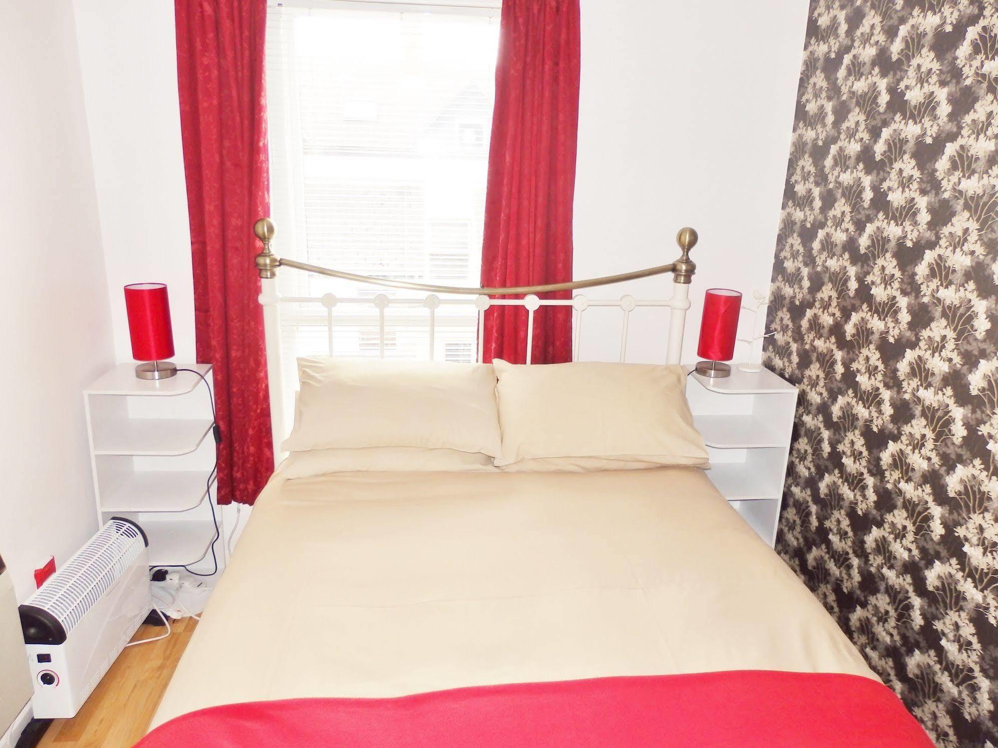 Excellent Location - City Centre - Parking - 4 Beds -2 Bedrooms 벨파스트 외부 사진