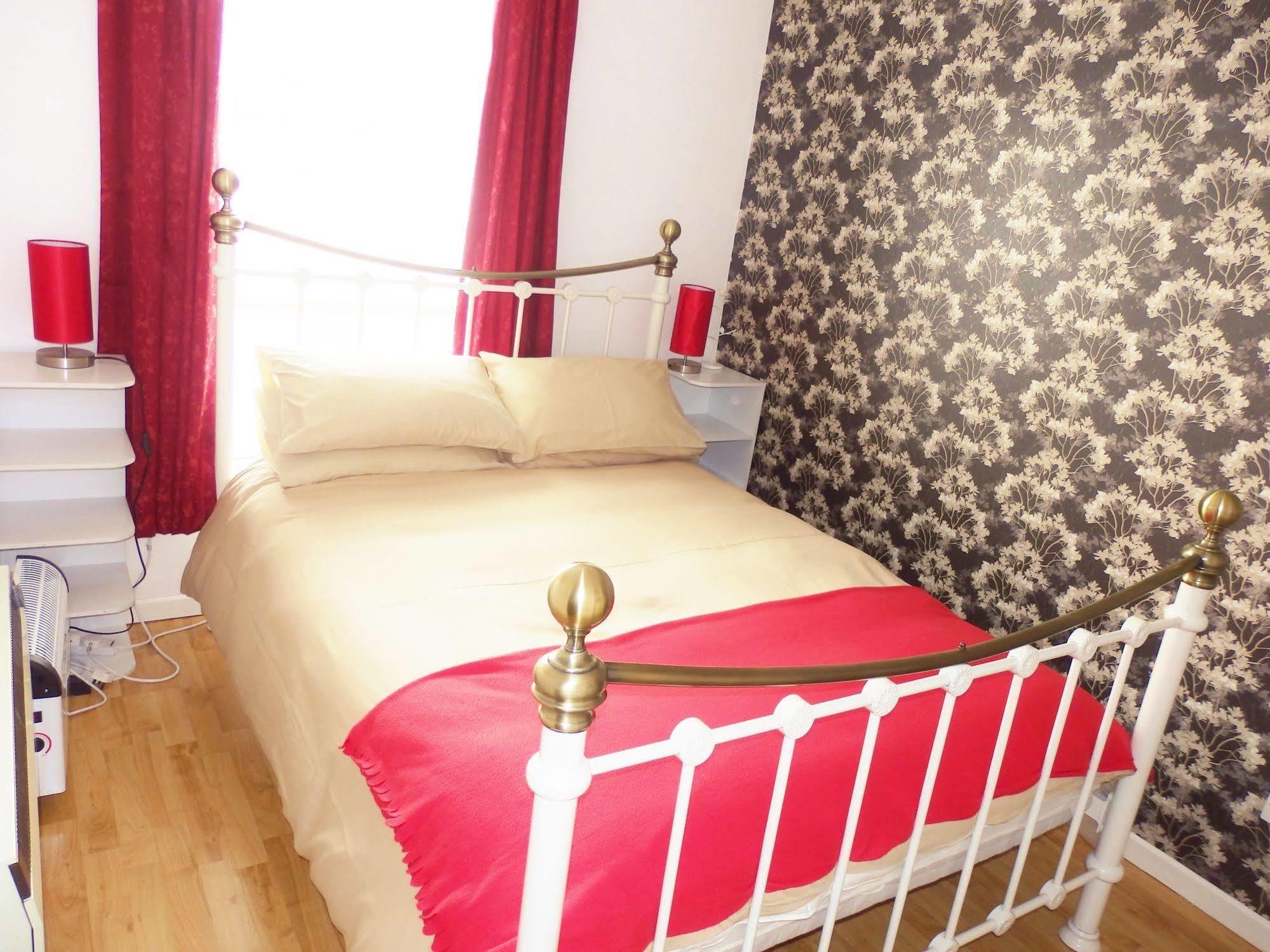 Excellent Location - City Centre - Parking - 4 Beds -2 Bedrooms 벨파스트 외부 사진